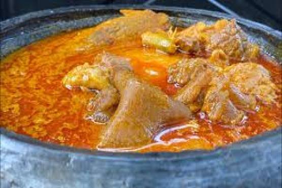 GROUNDNUT SOUP WITH GUNNIE FOWL